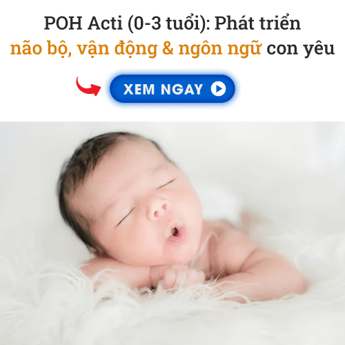 Bé 1 tháng tuổi nằm sấp trên bụng mẹ