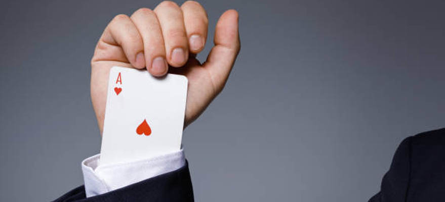Cách làm ảo thuật biến ra lá bài