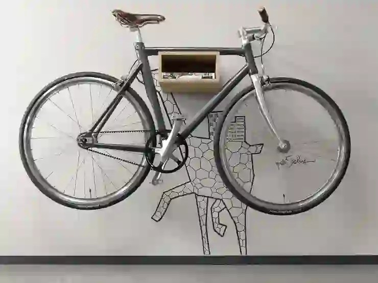 Cách treo xe đạp lên tường