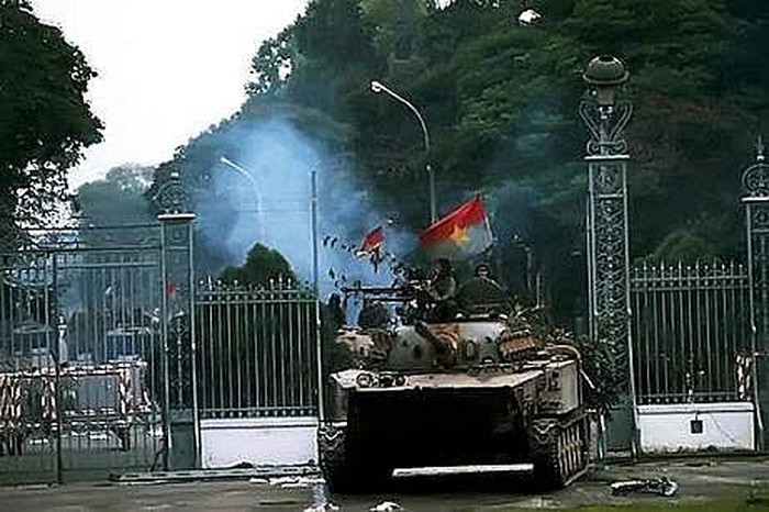 Cuộc Tổng tiến công và nổi dậy mùa Xuân năm 1975 cơ báo nhiều chiến dịch