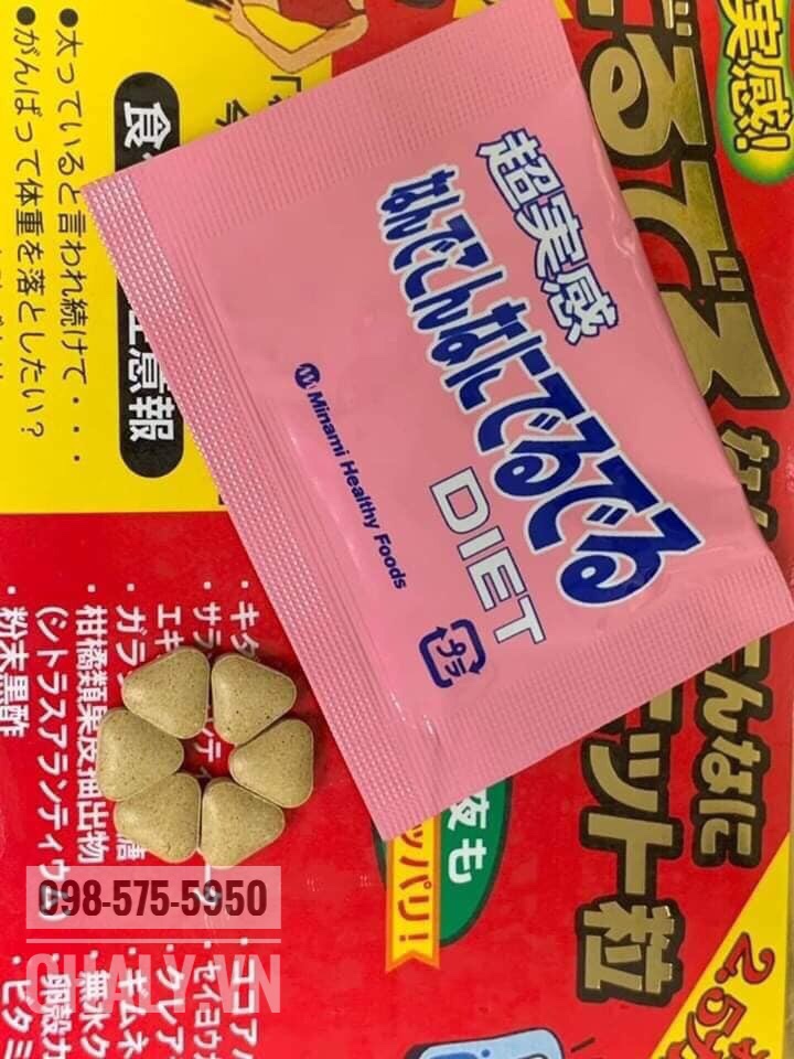 Mỗi gói giảm cân 12kg của Nhật Bản gồm 6 viên nén màu nâu ghi như hình, giống viên thuốc cảm của Việt Nam, vị thảo mộc không khó uống