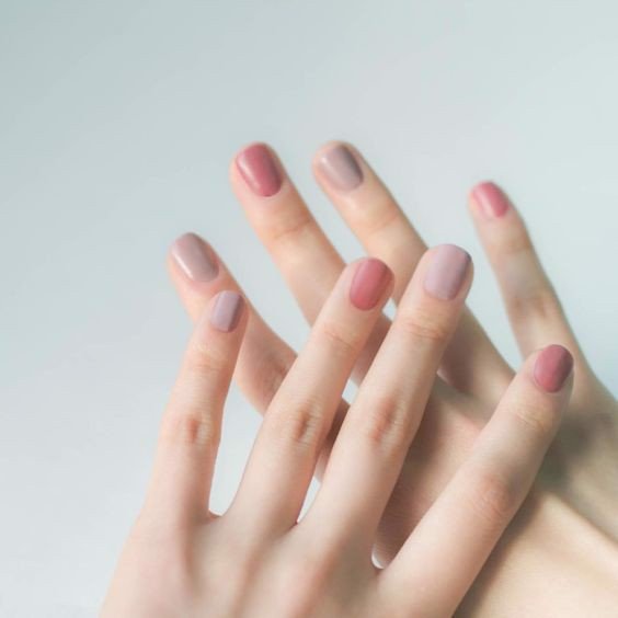 Màu nail đơn giản siêu xinh "make-up" cho đôi tay mùa Hè – K-Beauty