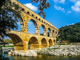 Pada zaman romawi kuno teknologi jembatan yang dibangun menggunakan jembatan