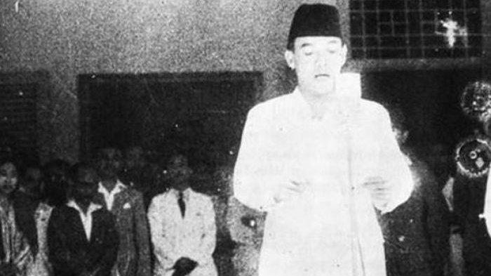 Surat kabar asal surabaya yang pertama kali menyiarkan berita tentang proklamasi kemerdekaan indonesia adalah
