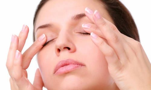 Tại sao vùng mắt cần tránh khi đắp mặt nạ?