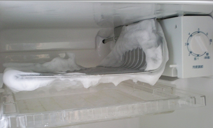 Tủ lạnh kêu to và không đông đá